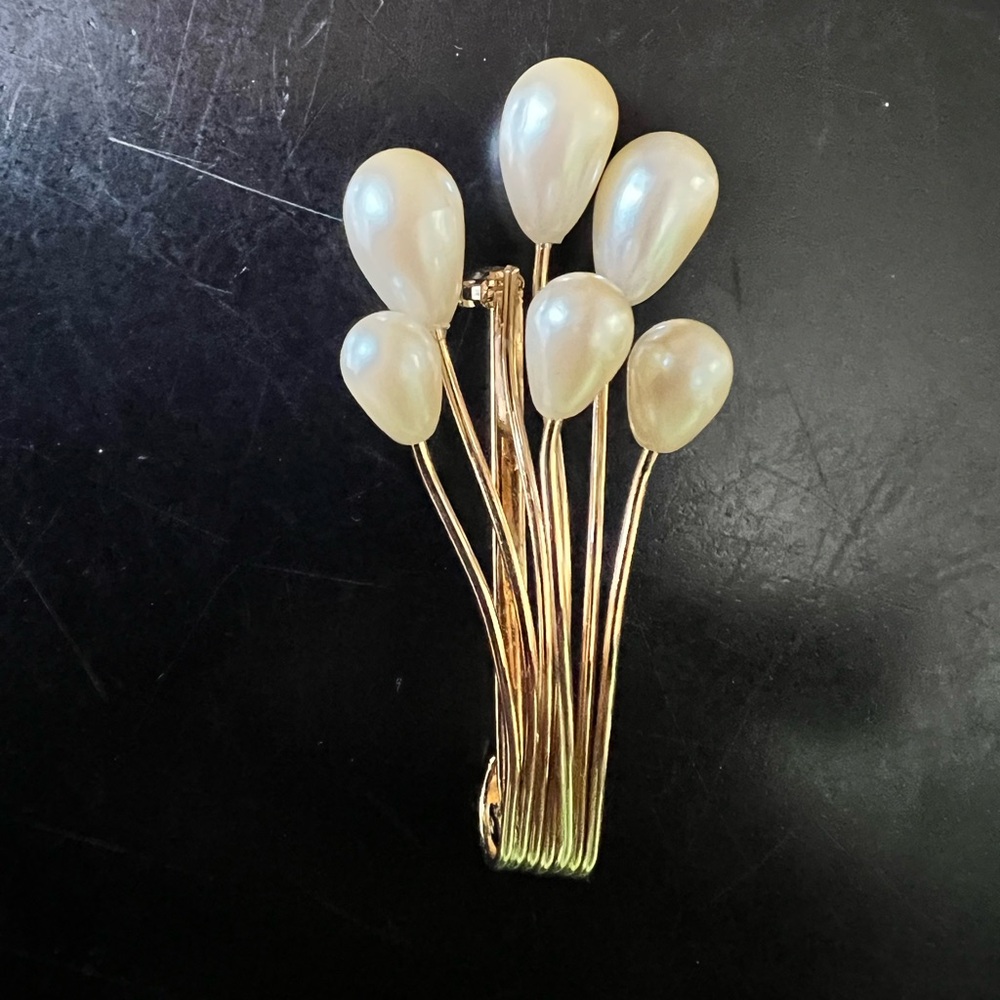 Napier vintage brooch with stylized bouquet design gold tone metal faux pearls.